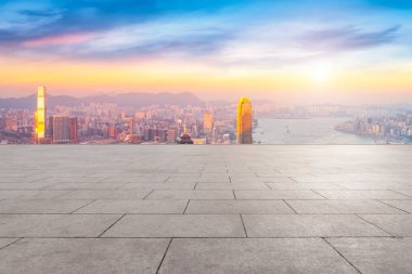 Panoramik Skyline ve Plaza Brick Open Buildin