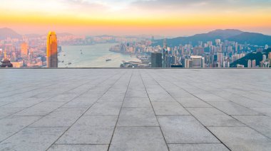 Panoramik Skyline ve Plaza Brick Open Buildin