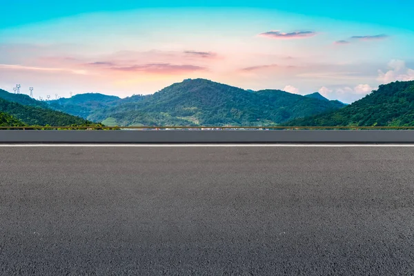 Autostrada Asfalt Bruk Naturalne Landscap — Zdjęcie stockowe