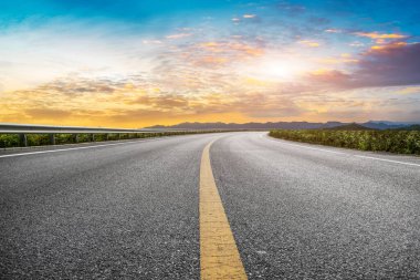 Otoyol Asfalt Asfalt Asfaltlama ve Doğal Yer Yüzeyi