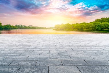 Hangzhou, Çin 'de gölü olan manzara.