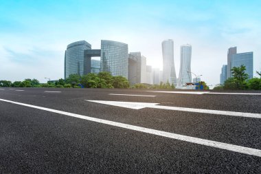 Yol Zemini ve Kentsel Skyline Mimarisi