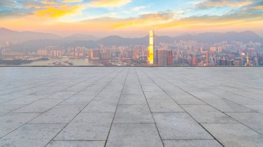 Panoramik Skyline ve Plaza Brick Open Buildin