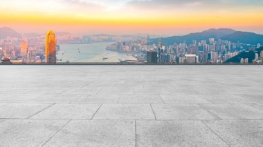 Panoramik Skyline ve Plaza Brick Open Buildin
