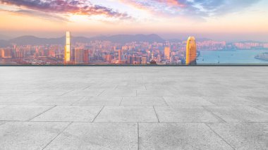 Panoramik Skyline ve Plaza Brick Open Buildin