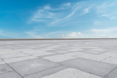 Hava yolu asfalt yol ve güzel gökyüzü manzarası