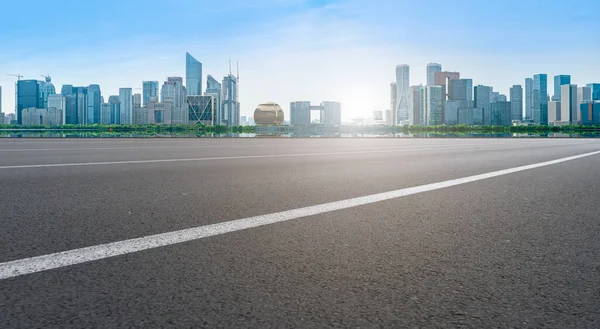 Strada Vuota Con Paesaggio Urbano Panoramico — Foto Stock