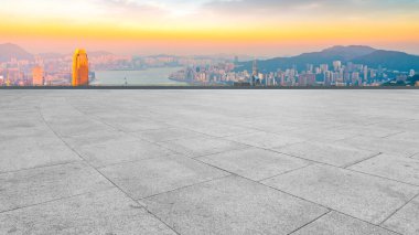 Panoramik Skyline ve Plaza Brick Open Buildin