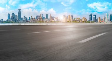 Yol Zemini ve Kentsel Skyline Mimarisi