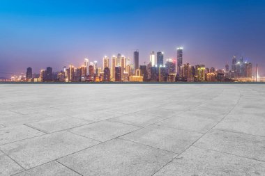 Chongqing 'in şehir siluetinin ufuk çizgisi boş bir kare fl ile