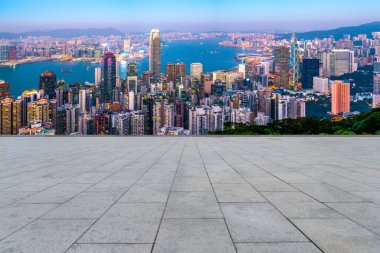 Panoramik Skyline ve Plaza Brick Open Buildin