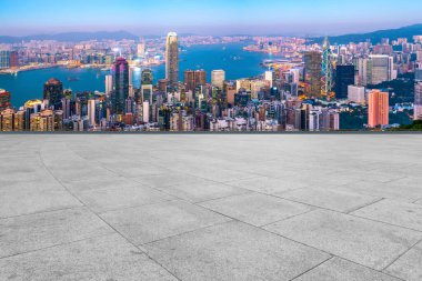Panoramik Skyline ve Plaza Brick Open Buildin