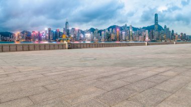 Panoramik Skyline ve Plaza Brick Open Buildin