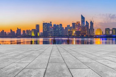 Kare döşemeler ve Hangzhou silüeti