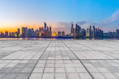 Kare döşemeler ve Hangzhou silüeti
