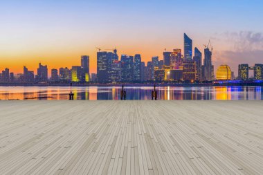 Kare döşemeler ve Hangzhou silüeti