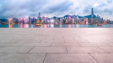 Panoramik Skyline ve Plaza Brick Open Buildin