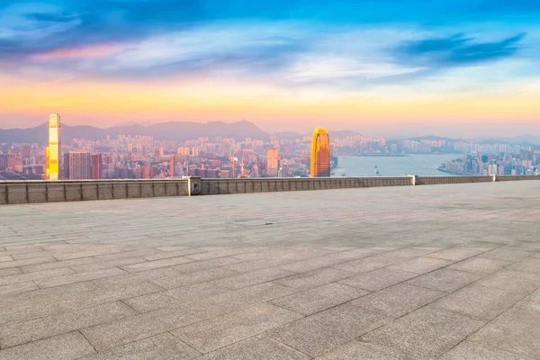 Panoramik Skyline ve Plaza Brick Open Buildin