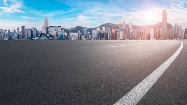 Şehrin panoramik manzarası, boş yolu