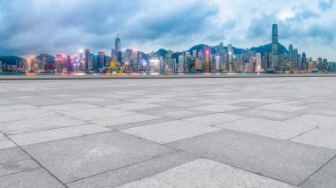 Panoramik Skyline ve Plaza Brick Open Buildin