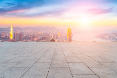 Panoramik Skyline ve Plaza Brick Open Buildin