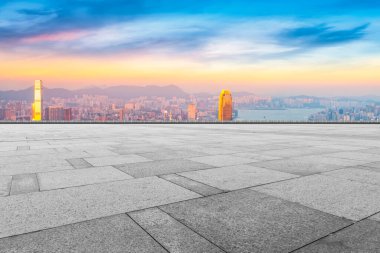 Panoramik Skyline ve Plaza Brick Open Buildin