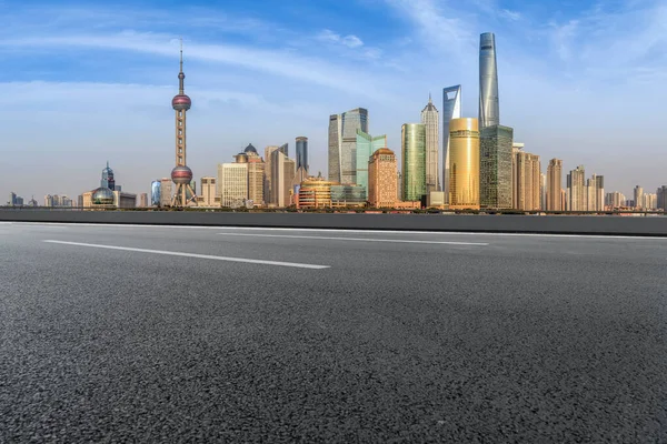 Vorne Autobahn Asphaltbelag Stadt Gebäude Kommerziellen Bui — Stockfoto