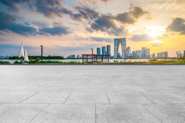 Yol Zemini ve Kentsel Skyline Mimarisi