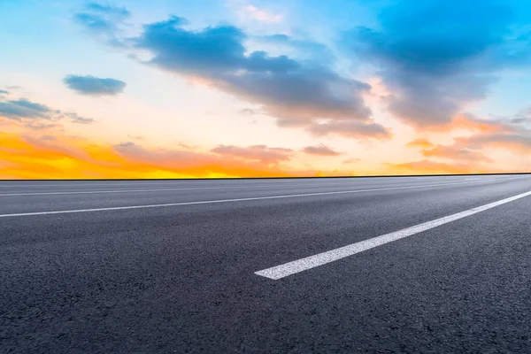 Empty Highway Asphalt Pavement Sky Cloud Landscap — Stock Photo, Image