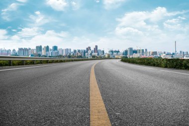 Yol Zemini ve Kentsel Skyline Mimarisi