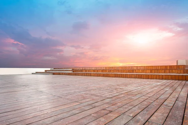 Tomma Plaza Golv Tegel Och Vackra Naturområden — Stockfoto