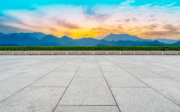 Empty Plaza Floor Bricks Beautiful Natural Landscape — Stock Photo, Image