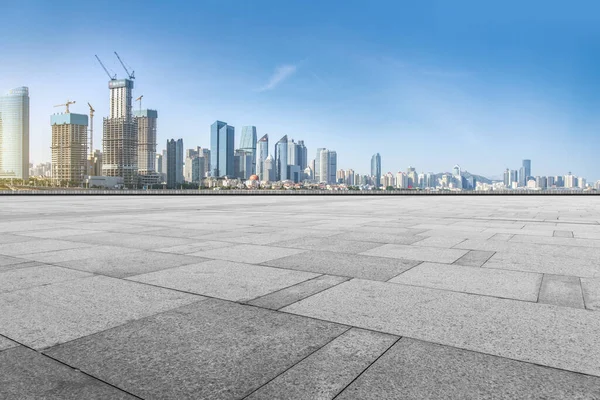 Los Suelos Mármol Vacíos Horizonte Construcción Urbana Qingdao —  Fotos de Stock