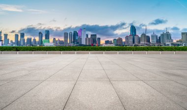 Prospect Meydanı Tuğla Ofis Binası