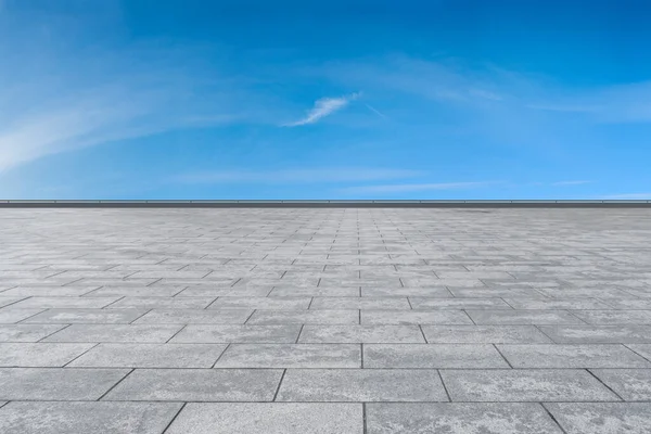 Suelos Mármol Vacíos Vistas Ciudad Bajo Cielo Azul —  Fotos de Stock