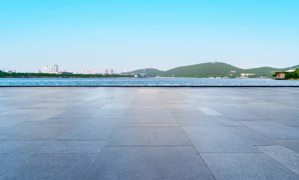 Empty Plaza Floor Bricks Beautiful Natural Landscape — Stock Photo, Image