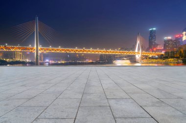 Yol Zemini ve Kentsel Skyline Mimarisi