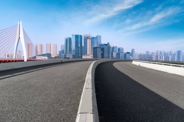 Chongqing kentinin yol yüzeyi ve ufuk çizgisi