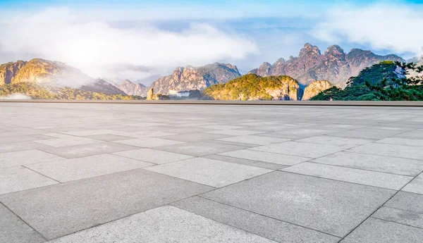 Empty Plaza Floor Bricks Beautiful Natural Landscape — Stock Photo, Image