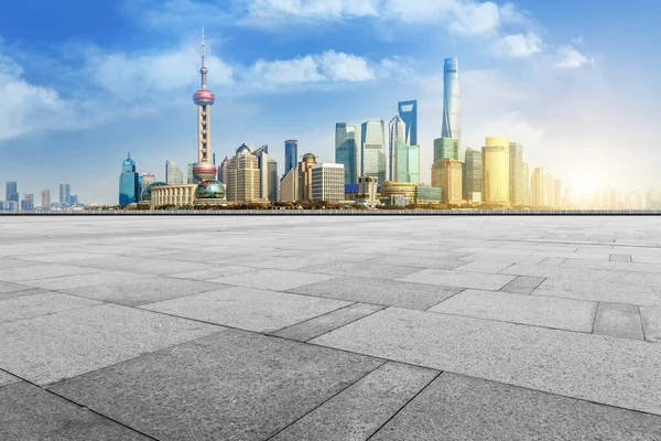 Блакитне Небо Пуста Мармурова Підлога Краєвид Шанхайської Міської Арки — стокове фото