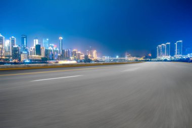 Yol Zemini ve Kentsel Skyline Mimarisi