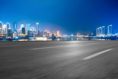 Yol Zemini ve Kentsel Skyline Mimarisi