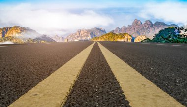 Air Tar Karayolu Meydanı ve Doğal Landscap