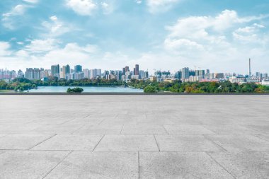 Yol Zemini ve Kentsel Skyline Mimarisi