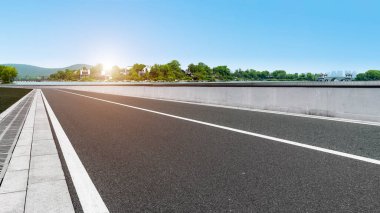 Landscap 'ın Yol Asfaltlama ve Doğal Manzarası