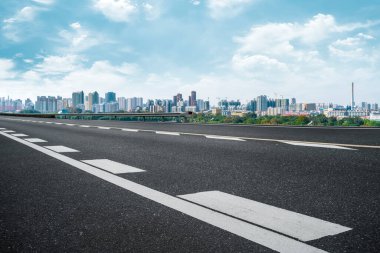 Yol Zemini ve Kentsel Skyline Mimarisi