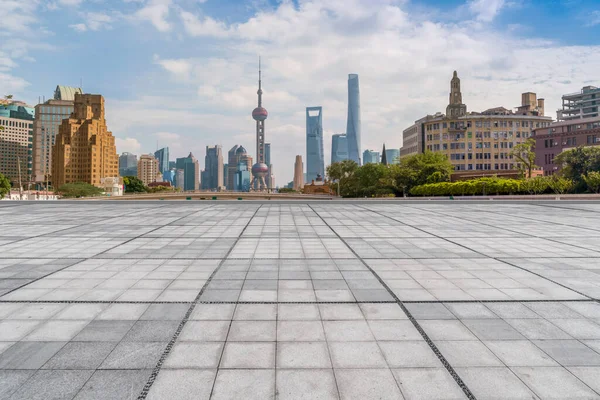 Blå Himmel Tomt Marmorgolv Och Silhuett Shanghai Urban Archi — Stockfoto