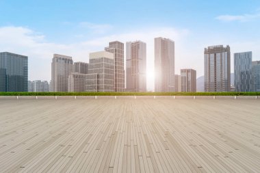 Boş kare döşemeleri olan kentsel gökdelenler