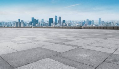 Boş kare döşemeleri olan kentsel gökdelenler