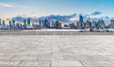 Prospect Meydanı Tuğla Ofis Binası